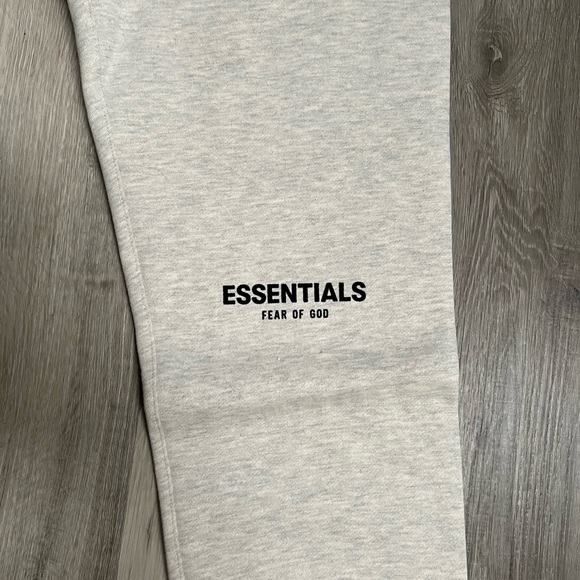 BRAND NEW Fear of God Essentials Sweatpants Light Oatmeal Men Size Medium - Picture 6 of 8